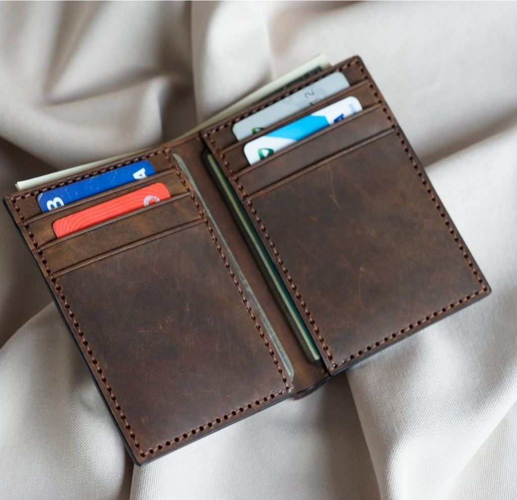 Tạo Dấu Ấn Đặc Biệt Với Quà Tặng Tri Ân Cá Nhân Hóa 78 Ví da - quà tặng nhân viên