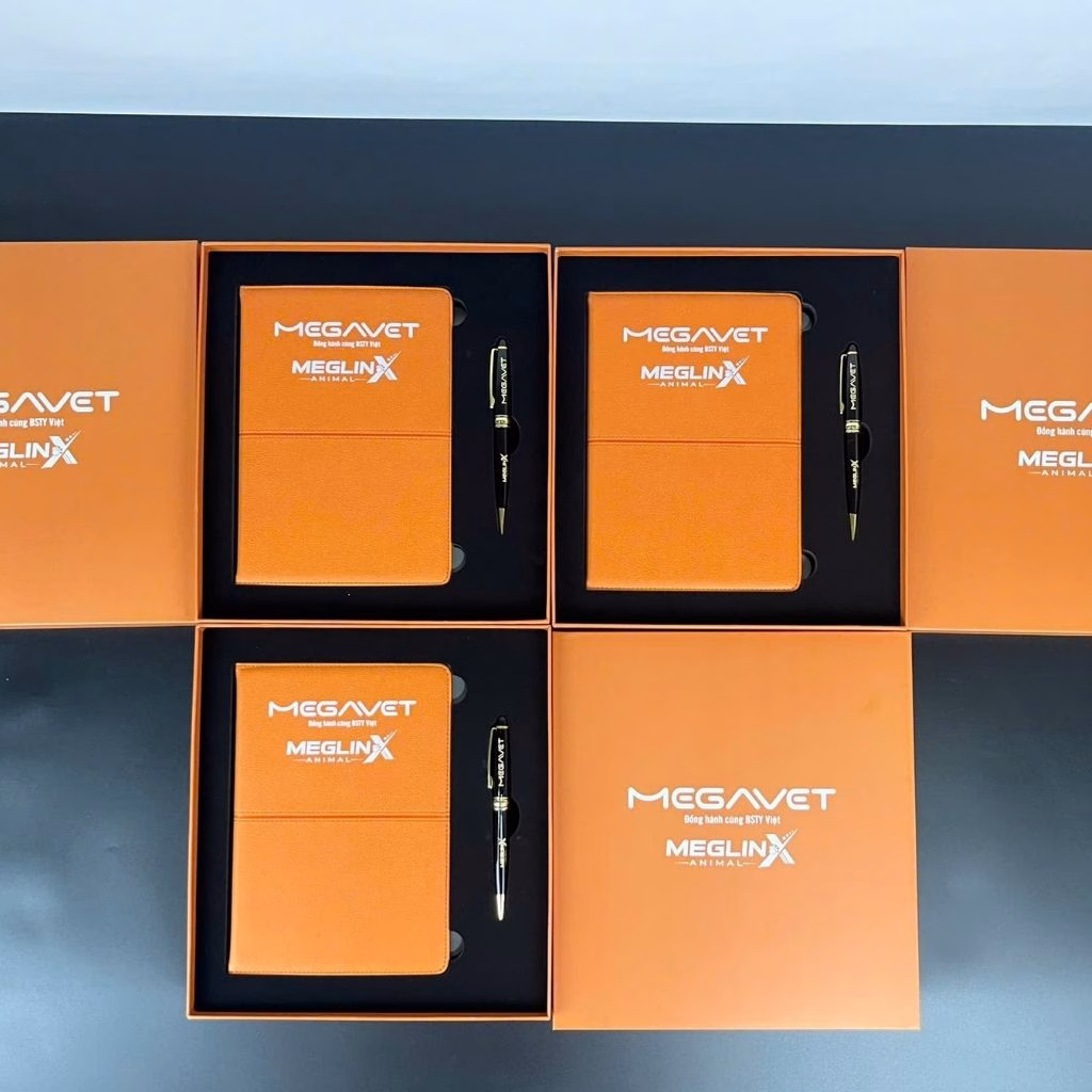 Combo Sổ Tay Bìa Da May Viền + Bút Kim Loại In Logo Cao Cấp 15 giftset sổ bút - megavet (2)